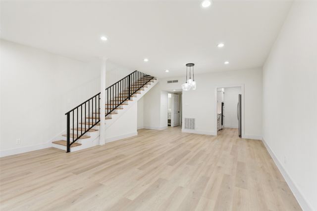 7506 W Northwest Highway 9, Dallas, TX 75225