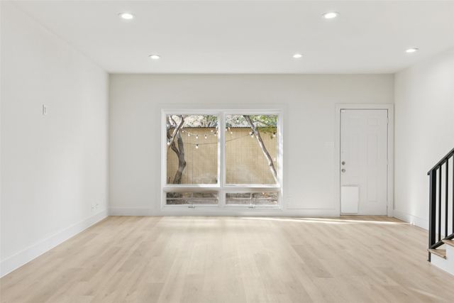 7506 W Northwest Highway 9, Dallas, TX 75225