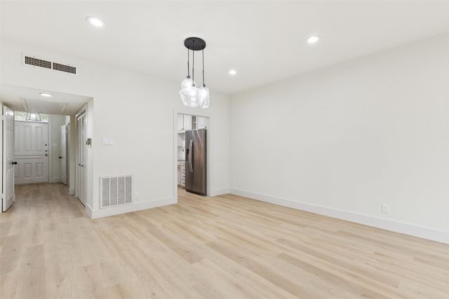 7506 W Northwest Highway 9, Dallas, TX 75225