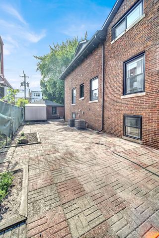 6840 S Cregier Avenue, Chicago, IL 60649