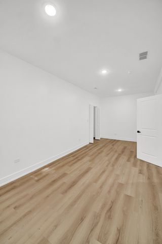 6840 S Cregier Avenue, Chicago, IL 60649