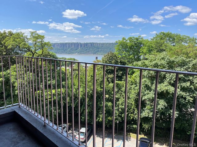 555 Broadway 5C, Hastings-on-hudson, NY 10706