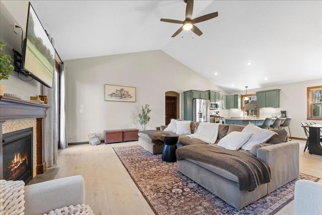 2101 TENMILE DRIVE, De Pere, WI 54115