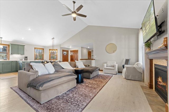 2101 TENMILE DRIVE, De Pere, WI 54115