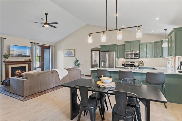 2101 TENMILE DRIVE, De Pere, WI 54115