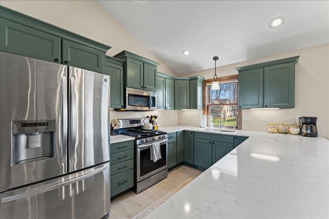 2101 TENMILE DRIVE, De Pere, WI 54115
