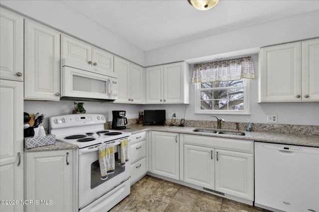 35 Santus Drive, Rossford, OH 43460