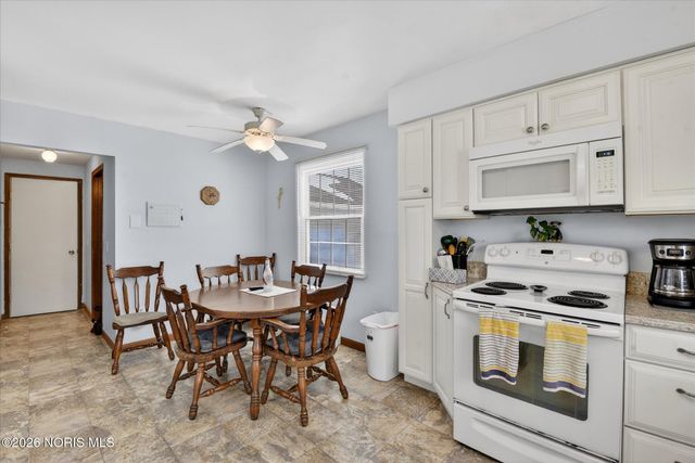 35 Santus Drive, Rossford, OH 43460