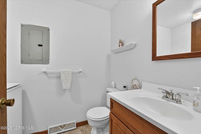 35 Santus Drive, Rossford, OH 43460