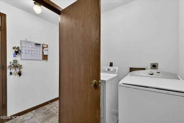 35 Santus Drive, Rossford, OH 43460