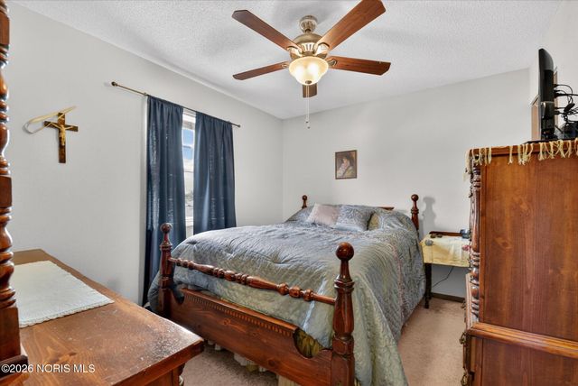 35 Santus Drive, Rossford, OH 43460