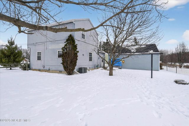 35 Santus Drive, Rossford, OH 43460