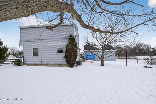 35 Santus Drive, Rossford, OH 43460