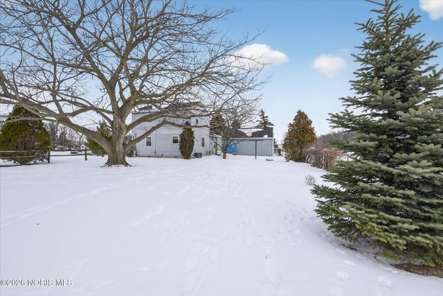 35 Santus Drive, Rossford, OH 43460