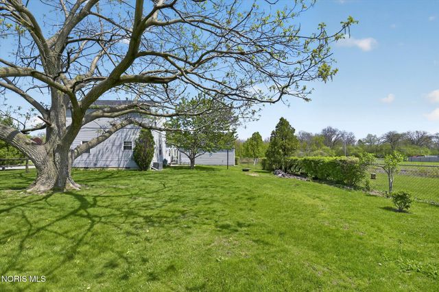 35 Santus Drive, Rossford, OH 43460
