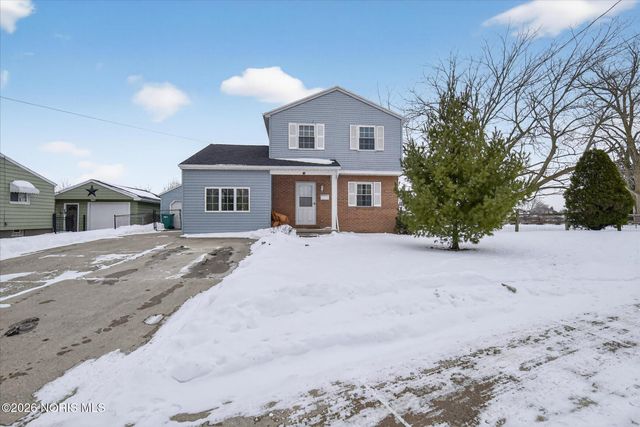 35 Santus Drive, Rossford, OH 43460