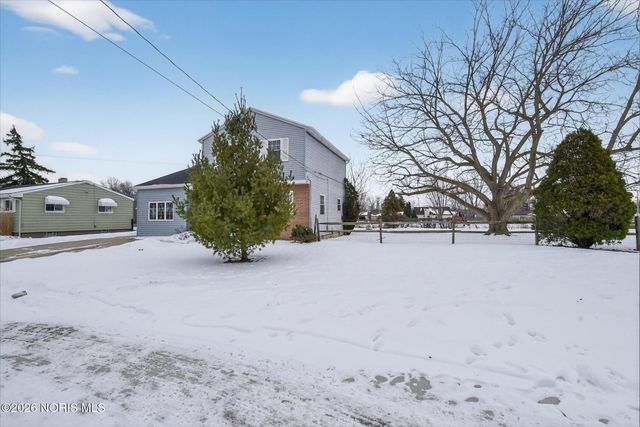 35 Santus Drive, Rossford, OH 43460