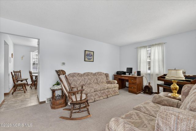 35 Santus Drive, Rossford, OH 43460