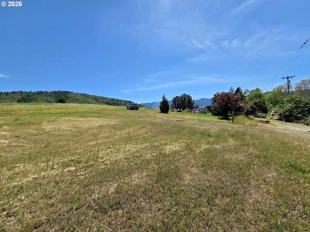 0 CEDAR St 35, Riddle, OR 97469