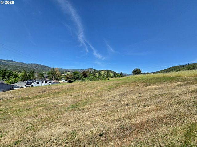 0 CEDAR St 35, Riddle, OR 97469
