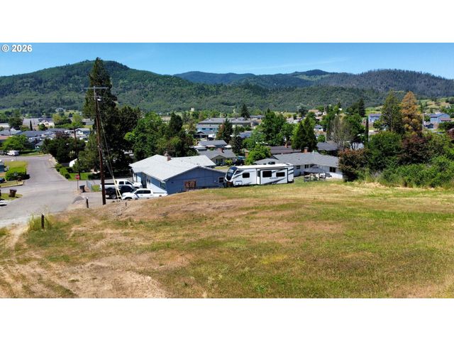 0 CEDAR St 35, Riddle, OR 97469