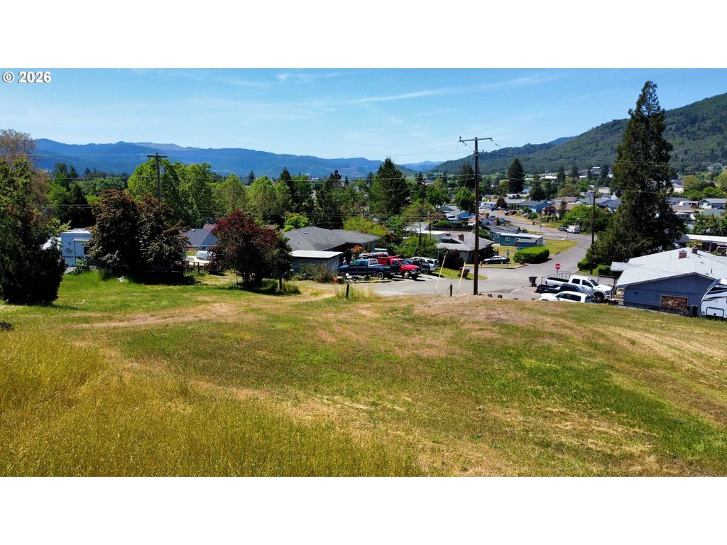 0 CEDAR St 35, Riddle, OR 97469