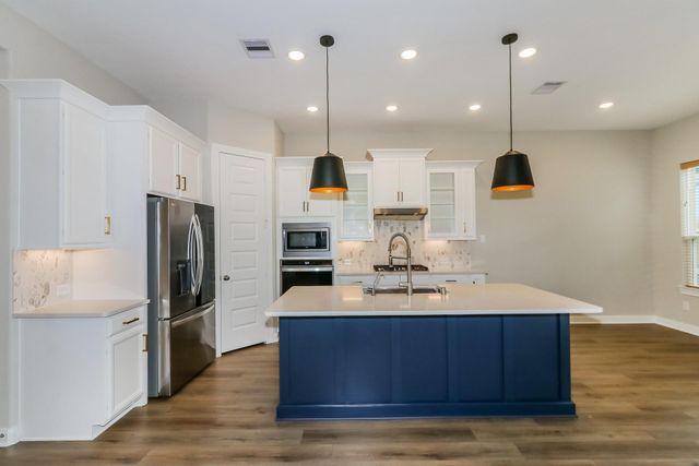 2410 Yacht Harbor Drive, Kemah, TX 77565