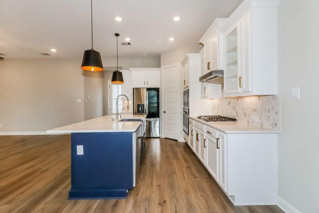 2410 Yacht Harbor Drive, Kemah, TX 77565