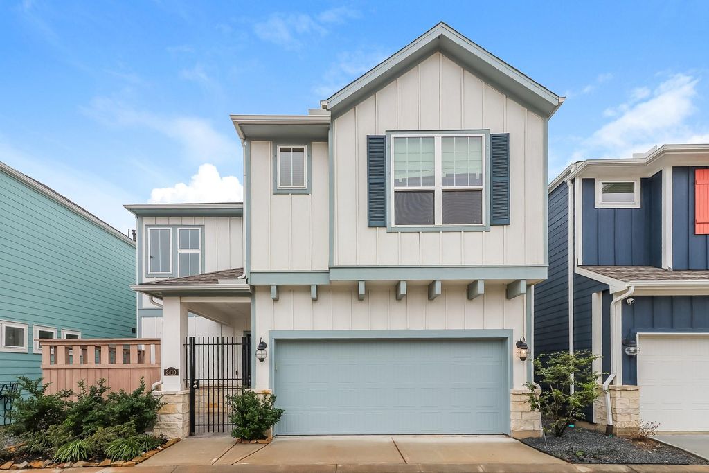 2410 Yacht Harbor Drive, Kemah, TX 77565