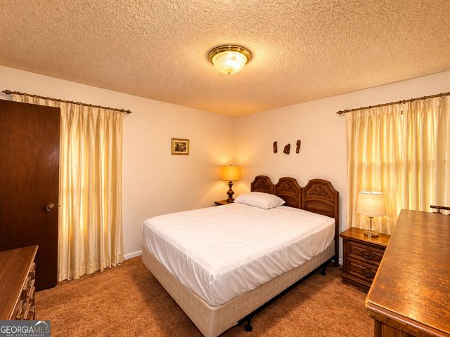 25 Montre Circle SE, Silver Creek, GA 30173