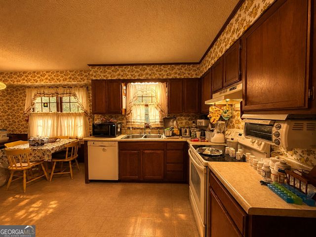 25 Montre Circle SE, Silver Creek, GA 30173