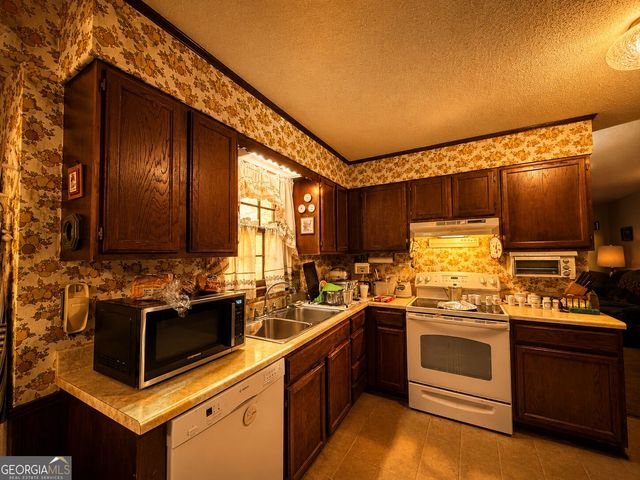 25 Montre Circle SE, Silver Creek, GA 30173