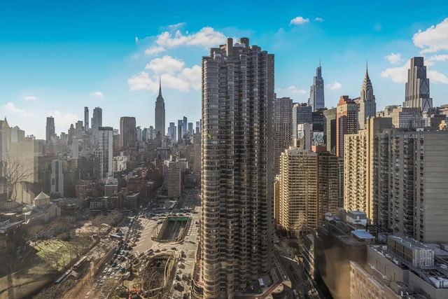 415 E 37th St Apt 37N, New York City, NY 10016