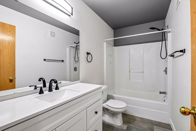 441 Pleasant Lane, Chaska, MN 55318