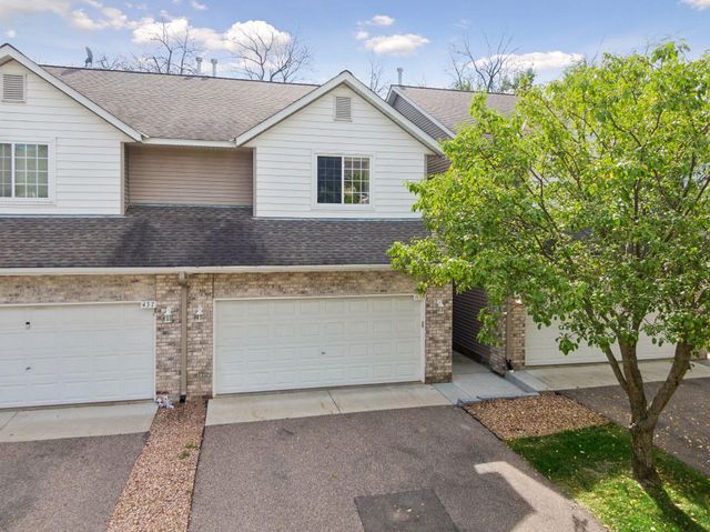 441 Pleasant Lane, Chaska, MN 55318