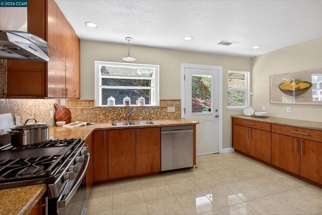 28 Rheem Blvd, Orinda, CA 94563