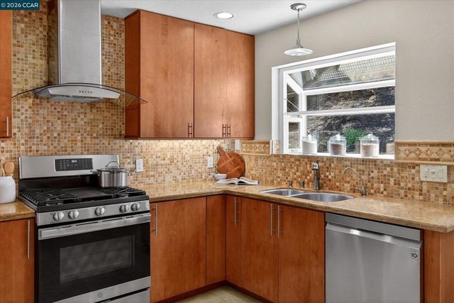 28 Rheem Blvd, Orinda, CA 94563