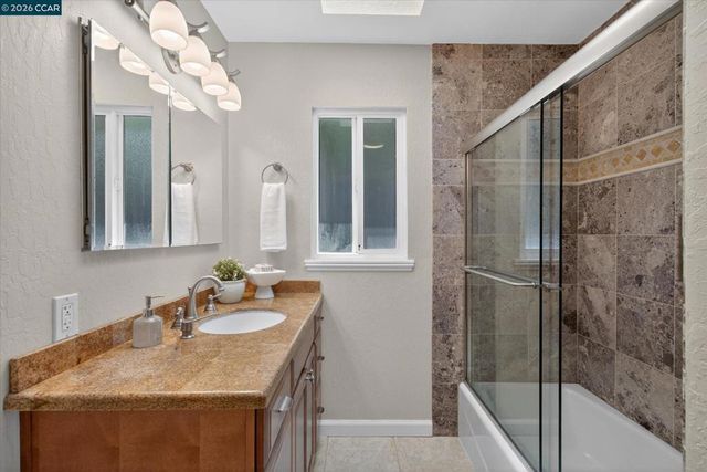 28 Rheem Blvd, Orinda, CA 94563