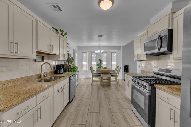 552 Paseo Dulce Avenue, Horizon City, TX 79928