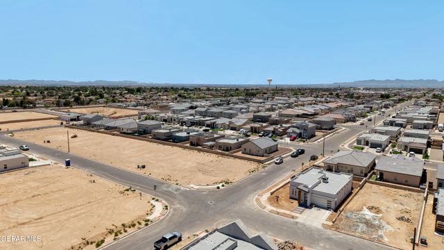 552 Paseo Dulce Avenue, Horizon City, TX 79928
