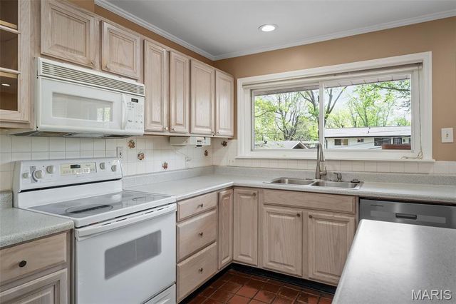 1228 Capri Drive, Crestwood, MO 63126