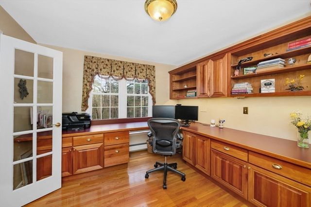 7 James Ave, Middleton, MA 01949