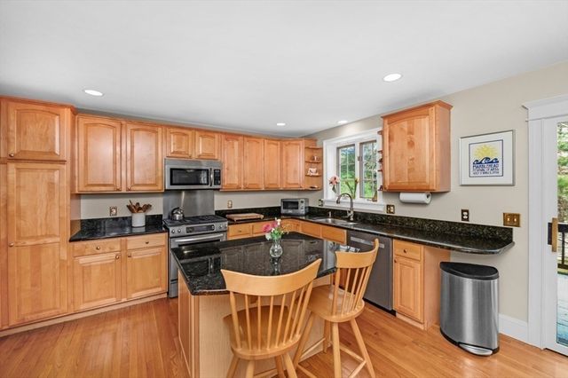 7 James Ave, Middleton, MA 01949