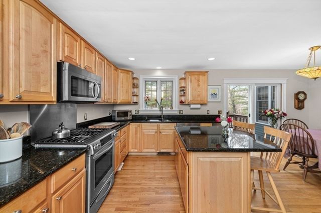 7 James Ave, Middleton, MA 01949