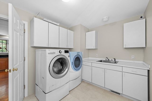 7 James Ave, Middleton, MA 01949