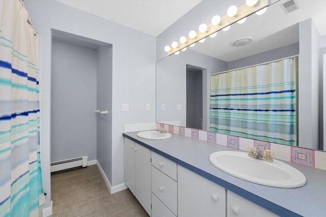 7 James Ave, Middleton, MA 01949