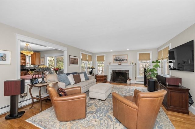 7 James Ave, Middleton, MA 01949