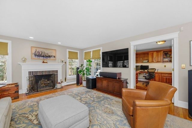 7 James Ave, Middleton, MA 01949