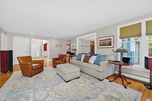 7 James Ave, Middleton, MA 01949