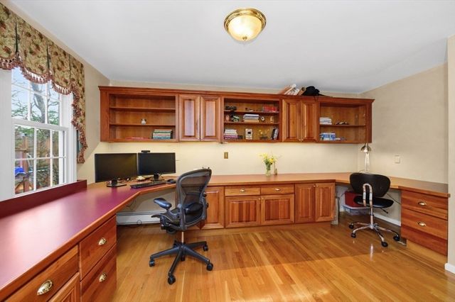 7 James Ave, Middleton, MA 01949